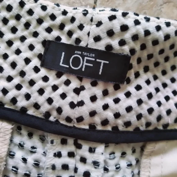 Ann Taylor Loft Textured Dress Shorts, size 12 - Picture 6 of 9